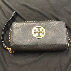 Black leather Tory Burch wristlet